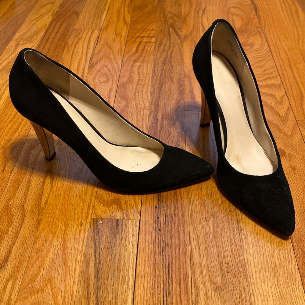 Black suede Nine West pumps